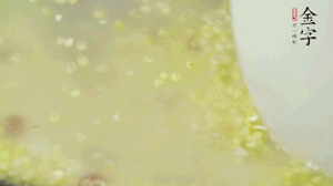 糯米、紅豆浸泡1小時，和小米一起入電飯鍋蒸熟。