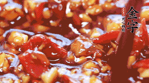 加入蒜末后攪拌均勻，讓每一種味道更加融合。(這個(gè)醬汁是不是看起來(lái)很誘人啊^_^)