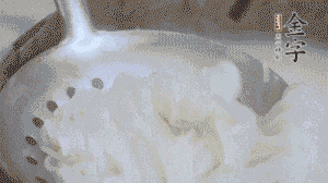 米粉煮熟過涼水備用。