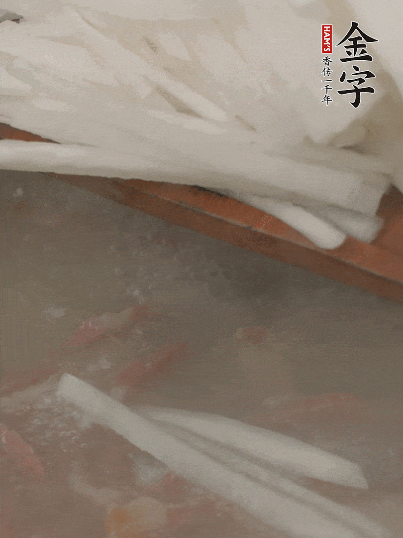 放蘿卜絲，燉5分鐘。