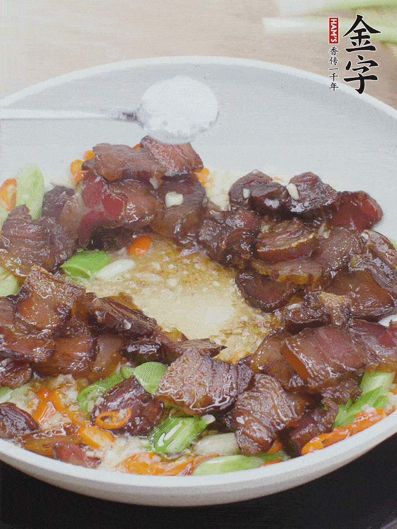 下醬油肉，一點(diǎn)生抽、白糖調(diào)味。
