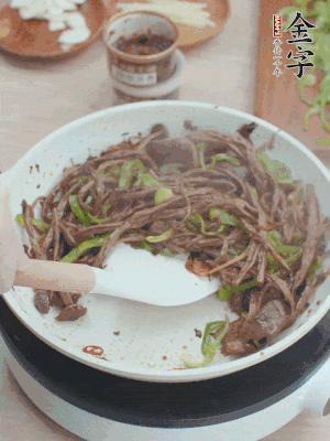 少許鹽調(diào)味。