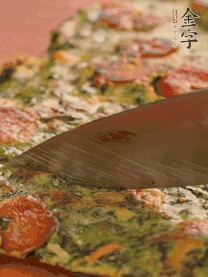 小火煎3分鐘后翻面，蓋蓋兒燜2分鐘。