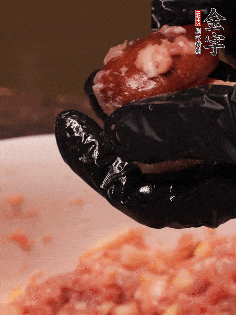 攪拌上勁，15g食用油，再攪拌一下，分成30g小圓球，冰凍1小時(shí)