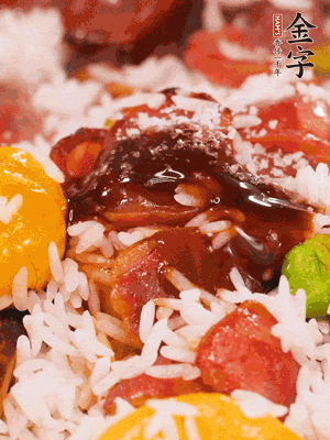 調(diào)醬汁，把蠔油：生抽：老抽：香油按1:2:1:0.5的比例。