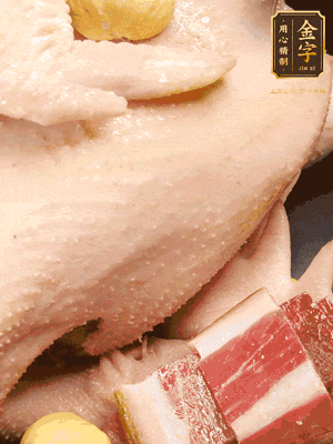 冷水、整雞、蔥結(jié)、姜片、雞油、火腿、板栗（雞肉：水=1:3）