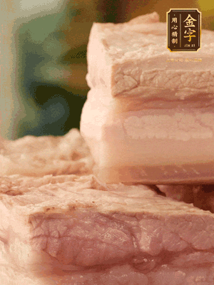 改刀切成立方塊，棉繩綁緊