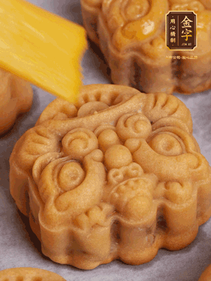 冷卻5分鐘刷上蛋液，160℃再烤10分鐘，回油1晚更香