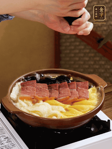 加水沒(méi)過(guò)食材，煮15-20分鐘